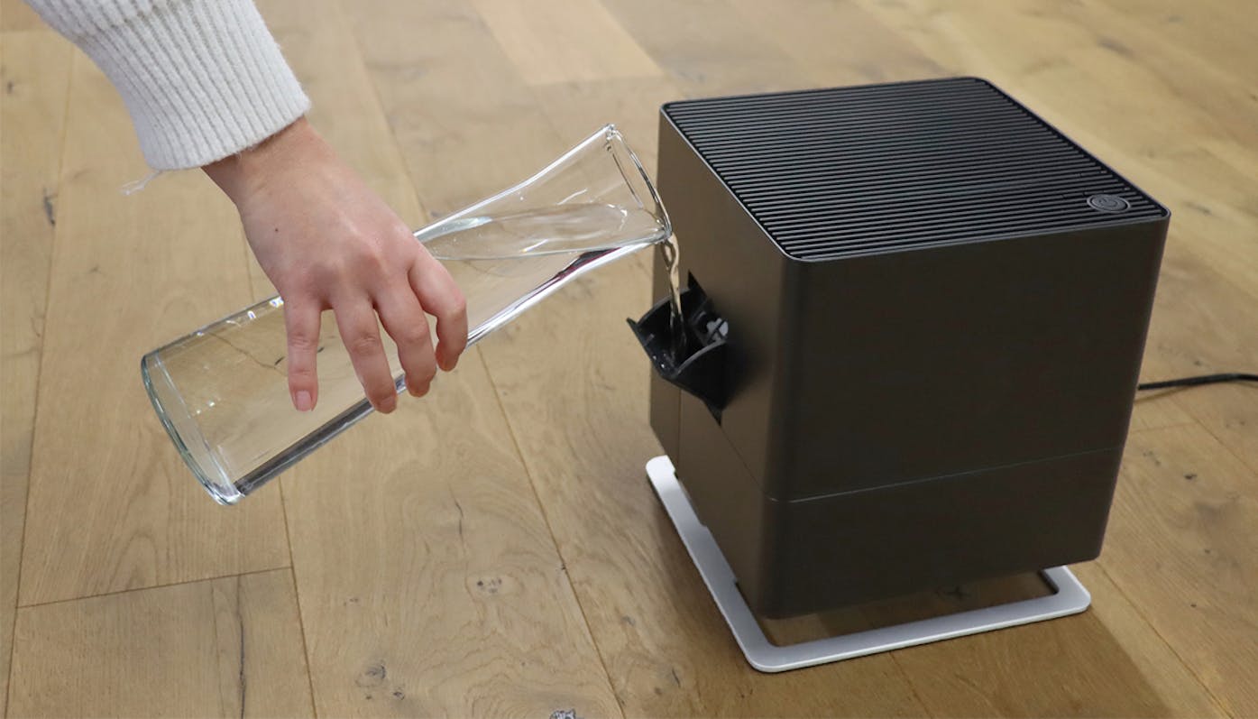 Łatwe napełnianie Zbliżenie na otwór do uzupełniania wody w nawilżaczu Oskar od Stadler Form