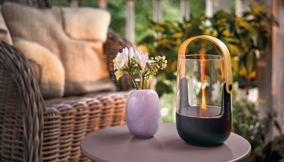 Aromatyzer Stadler form Sophie little stoi na wiosennym tarasie